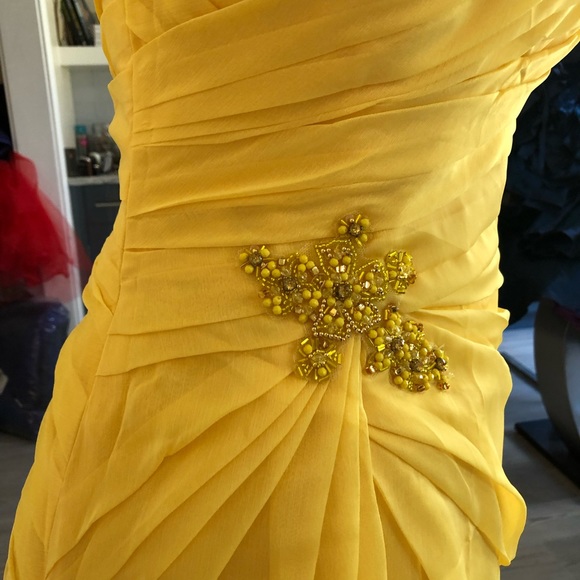 Yellow one shoulder chiffon - Picture 2 of 11